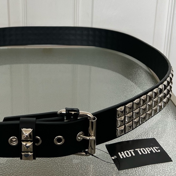 Hot Topic 3 Row Pyramid Belt In Black & Silver Size 3X - Picture 2 of 7